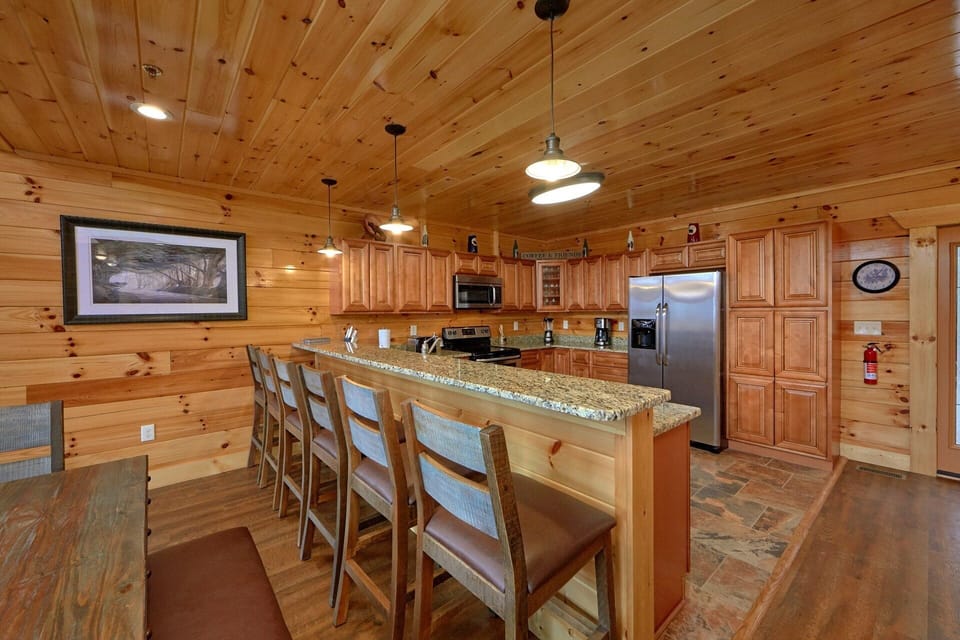 5 Bedroom cabin with Spacious kitchen