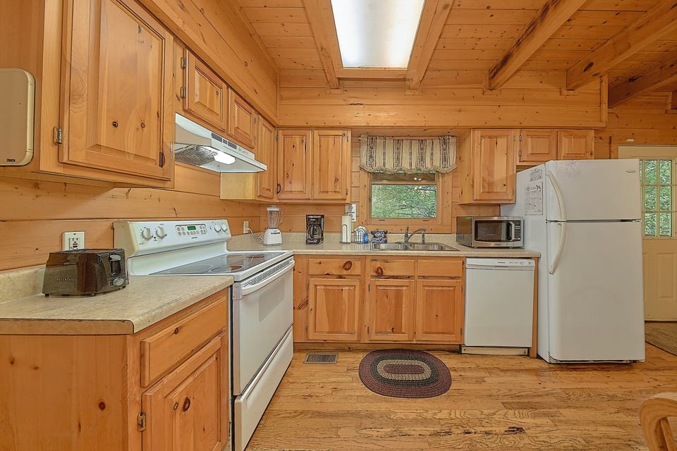Gatlinburg Cabin with Full Kitchen