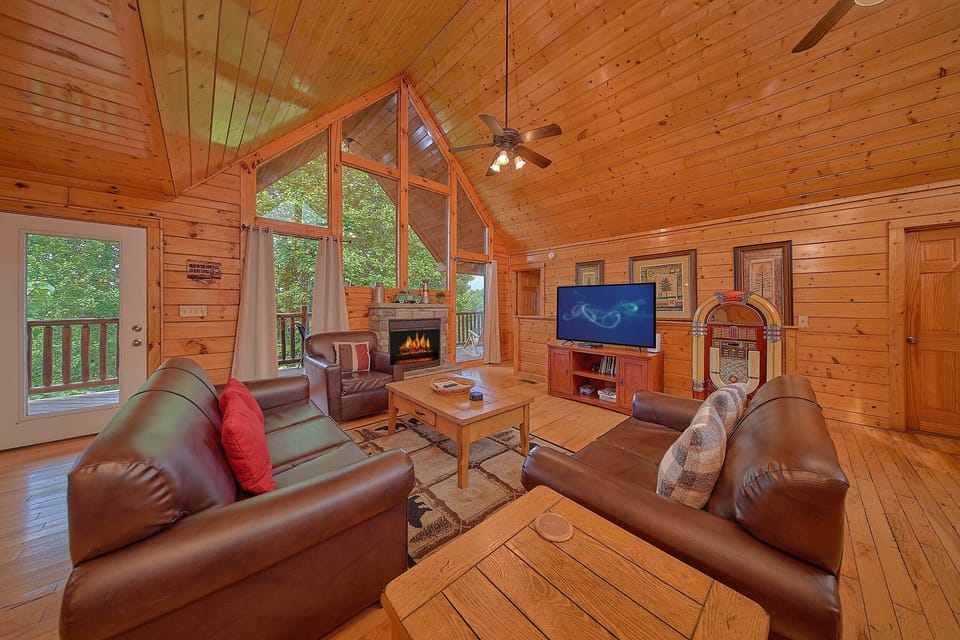 Premium 4 Bedroom Cabin with Fireplace
