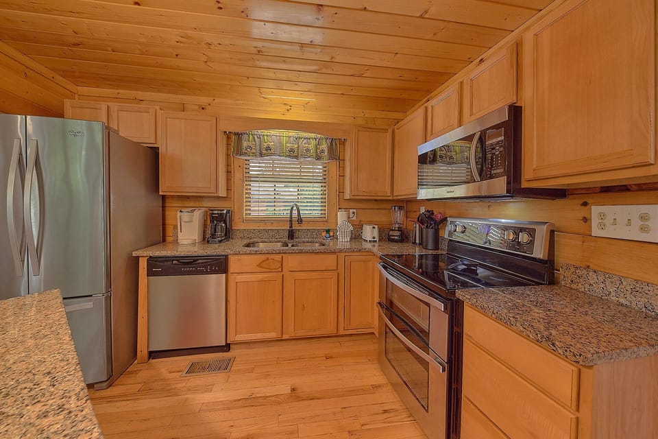 4 Bedroom Cabin with fully furnished kitchen