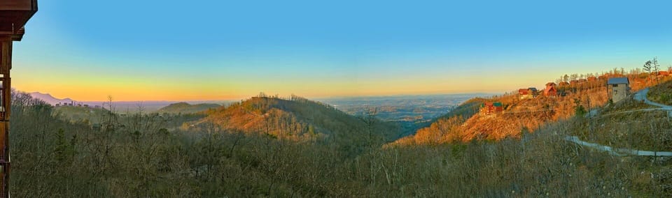 Spectacular Views 2 Bedroom Cabin Sleeps 6