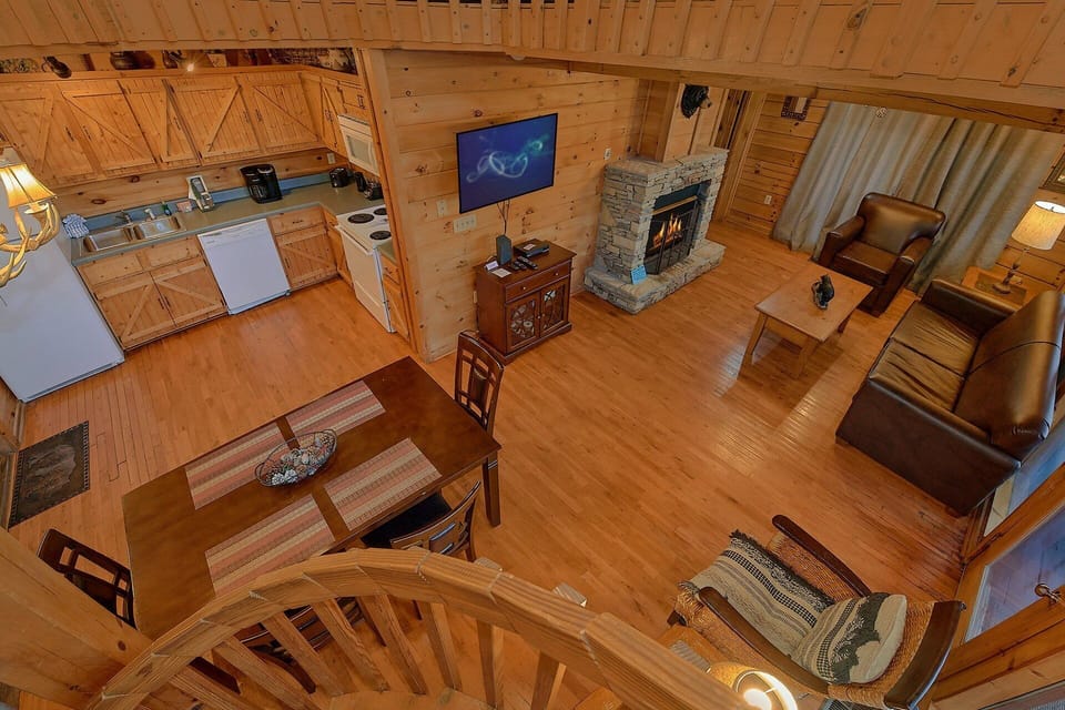 Lazy View Lodge 2 Bedroom 2 Bath Cabin Sleeps 6