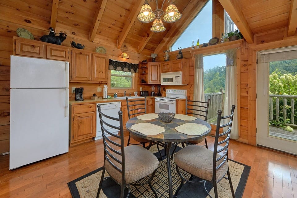 Private 1 Bedroom Cabin Sleeps 4