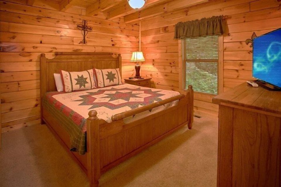 3 Bedroom Cabin with 3 King Beds