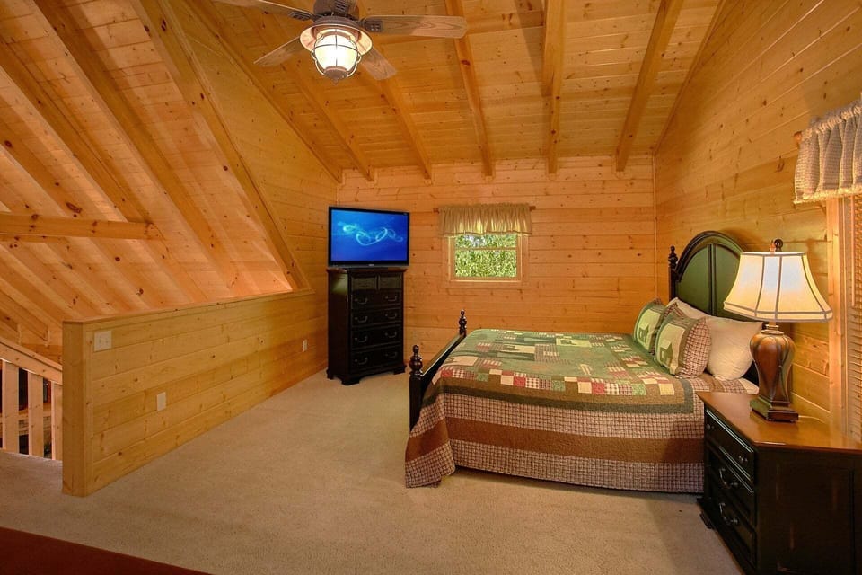 3 Bedroom Cabin with 4 Private Bathrooms