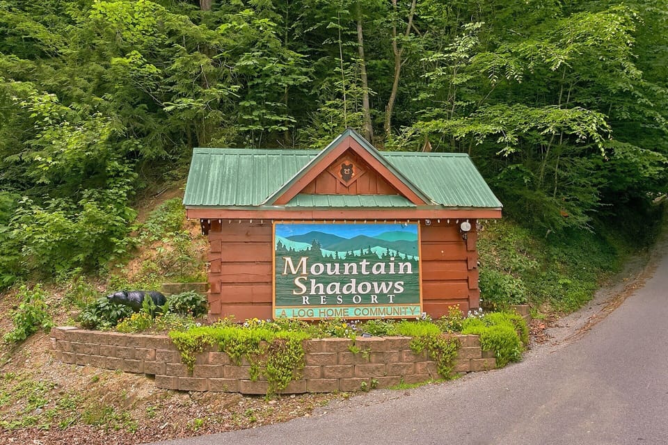 Luxury Cabin in Mountain Shadows Resort