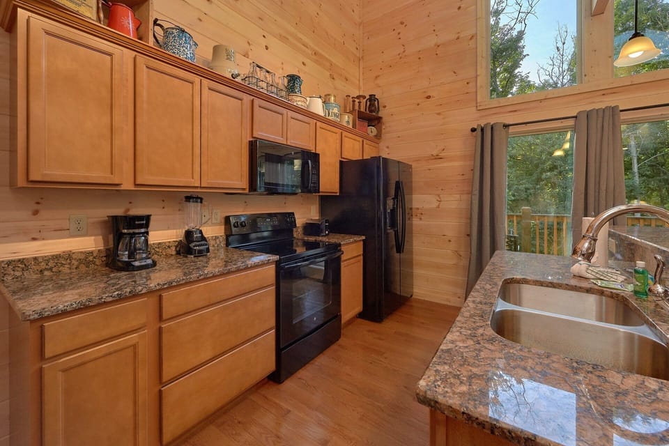Indoor Pool 2 Bedroom Cabin Sleeps 6