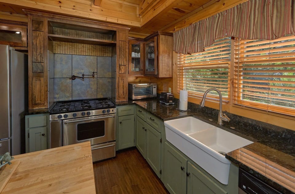 Beautiful 6 Bedroom 5.5 Bath Cabin