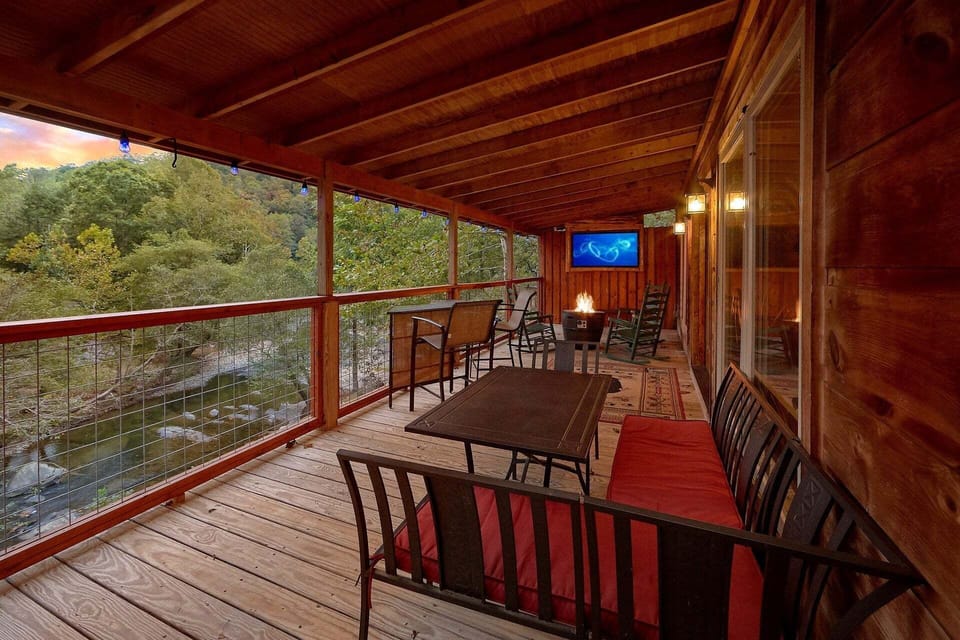 Cabin with RIver Views and a Fire Pit