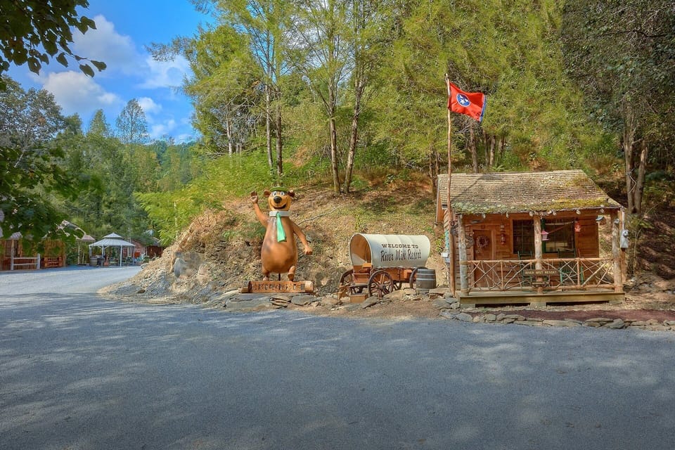 River Cabin with Hunting Arcade Game