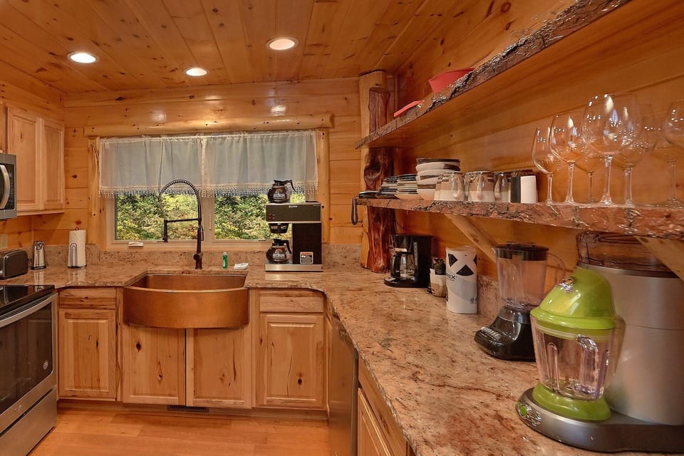 3 Bedroom cabin with fully stocked kitchen
