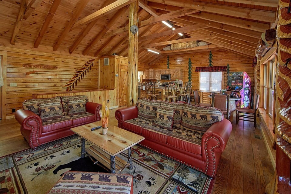 Spacious 2 Bedroom Cabin on the water