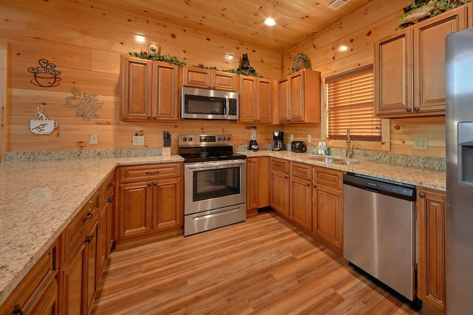 2 Bedroom Luxury Cabin with Full Kitchen