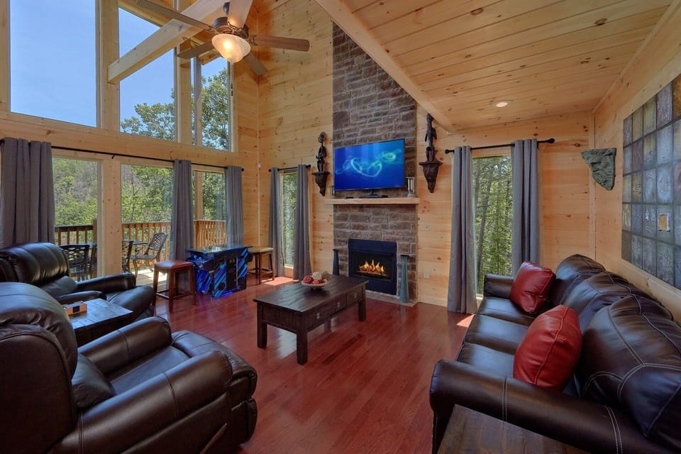 2 Bedroom  3 Bath cabin Sleeps 6