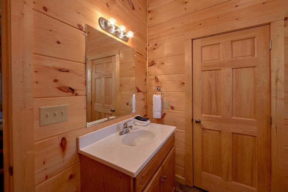 2 Full Bath Room 2 Bedroom Cabin