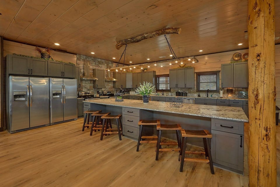 Premium 15 bedroom cabin with spacious kitchen