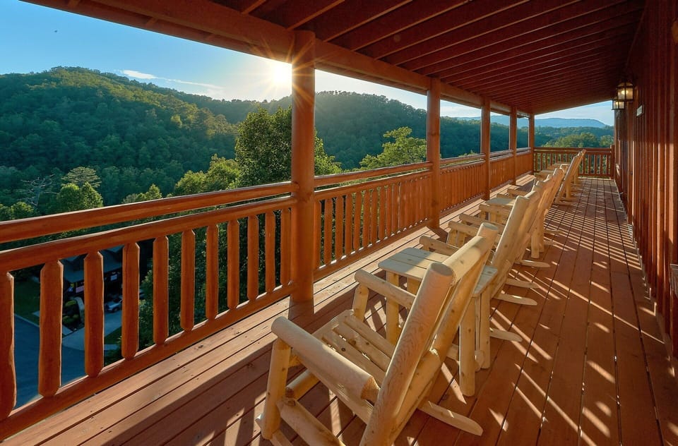Smoky Mountain Ridge 6 Bedroom Pool Cabin