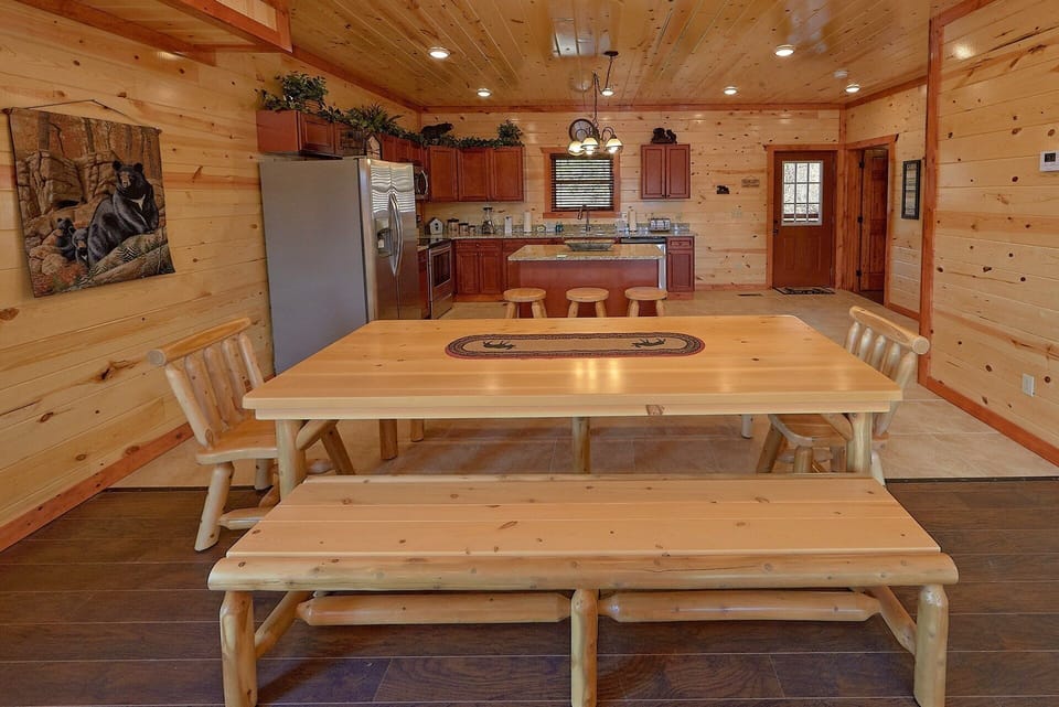 Smoky Mountain Cabin with Large Dining Area