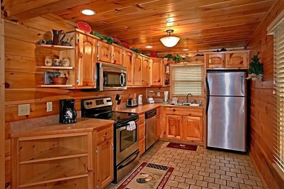 3 bedroom cabin with Full Kitchen