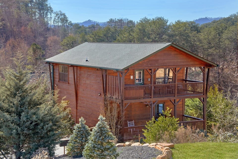 Cabin Rental in Bear Cove Falls Resort