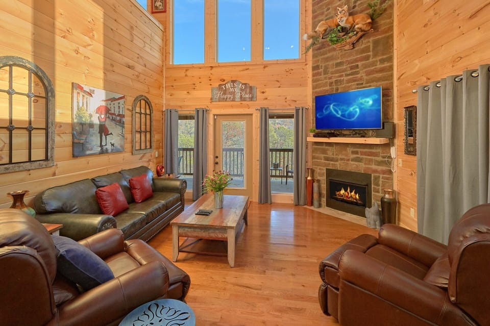 2 bedroom Cabin Sleeps 6 with Indoor Pool