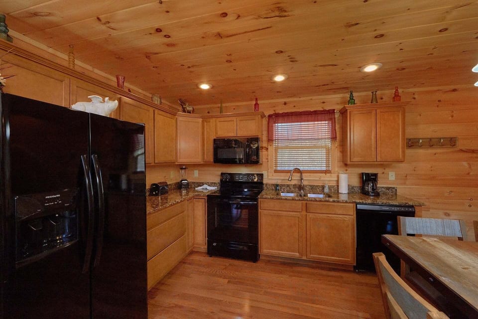 2 bedroom Cabin Sleeps 6 with Indoor Pool