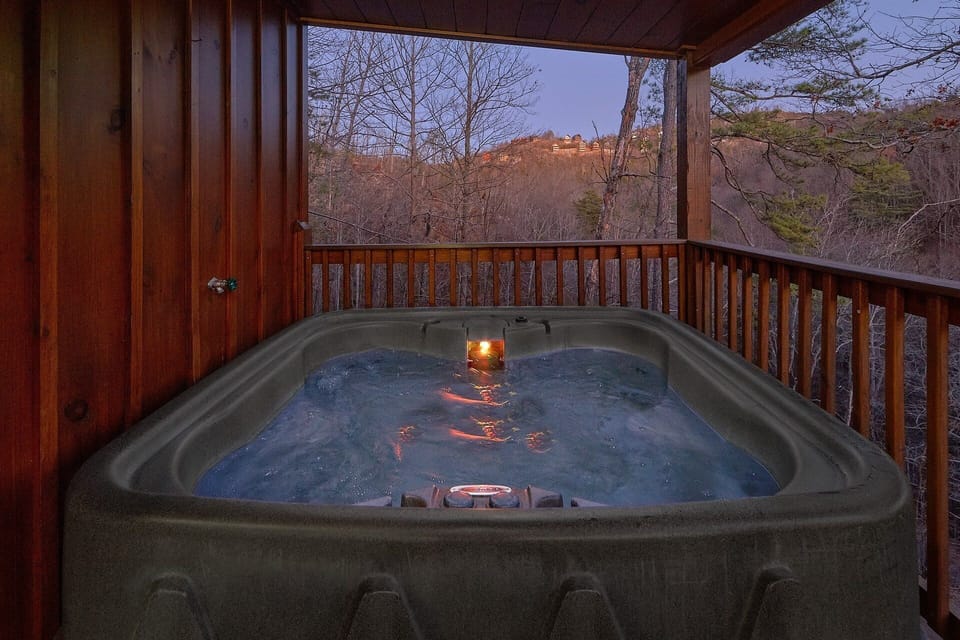 Private Hot Tub 2 Bedroom Cabin