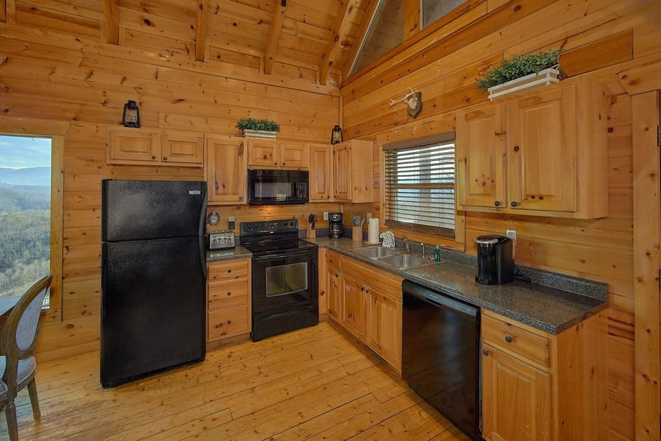 4 Bedroom 3 Bath Sleeps 14 in Summit View