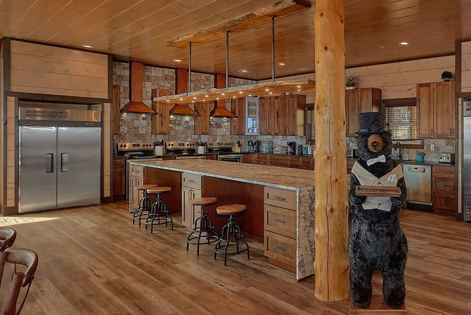 15 bedroom cabin with commercial kitchen
