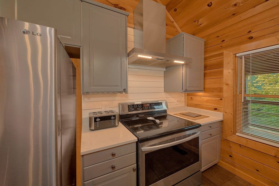 2 Bedroom Douglas Lake with Private Boat Dock