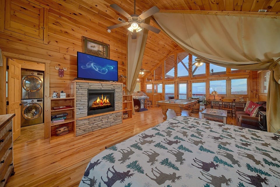 2 bedroom cabin with King Master Suite