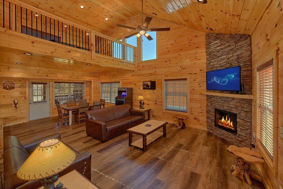 Spacious 2 Bedroom Cabin with Fireplace Sleeps 8