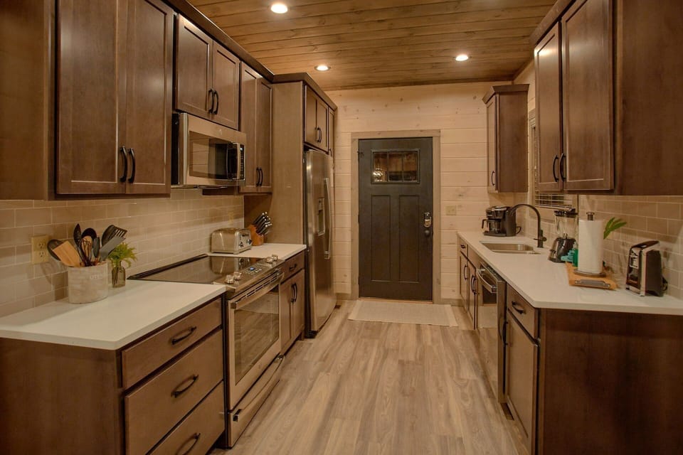 2 bedroom cabin with fully furnished kitchen
