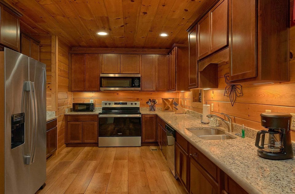Gatlinburg 3 Bedroom Cabin Sleeps 10
