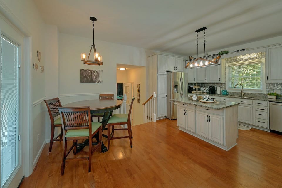 5 bedroom vacation home with extra dining room