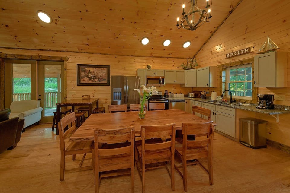 5 Bedroom 5.5 Bath Cabin Sleeps 16 Wears Valley