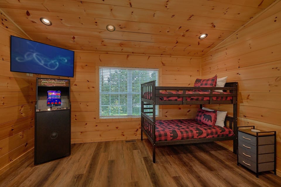 1 Bedroom Cabin with Twin Bunk Beds and Arcade