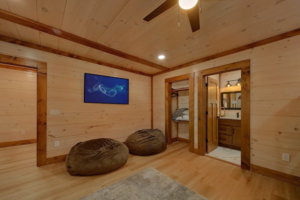 Luxury cabin with poker table and shuffleboard