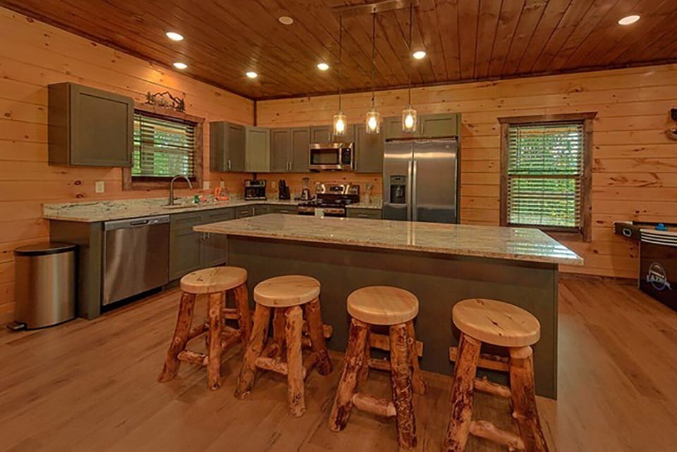 Fully Equipped Kitchen with Island
