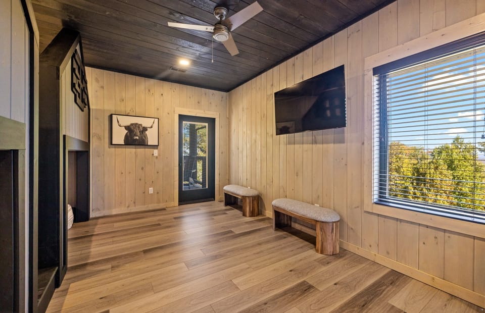 Premium Gatlinburg rental cabin for 10 guests