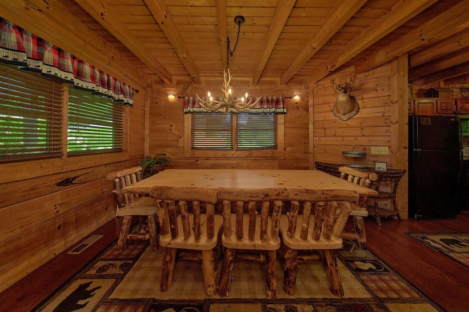 Cabin with Spacious Dining Seating