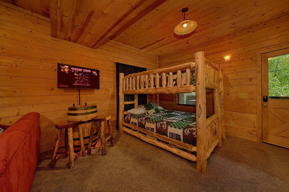Sevierville 2 Bedroom with Queen Bunk Bed