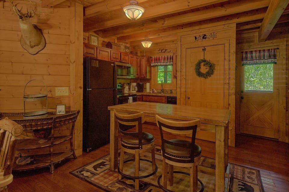 2 Bedroom Cabin with Plentiful Dining Space