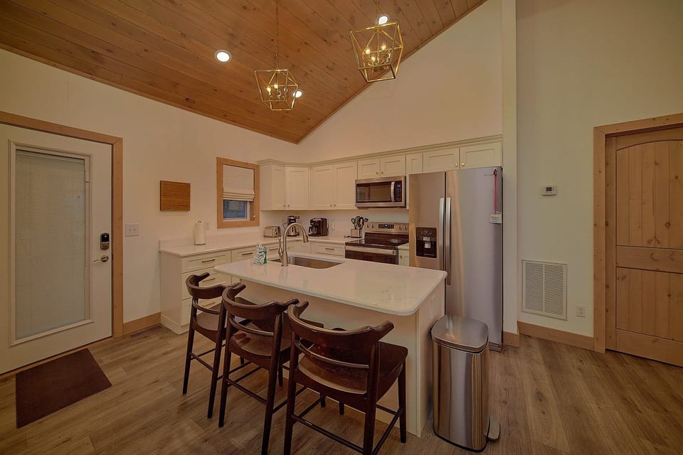 Beautiful 3 Bedroom 3 Bath Sleeps 6