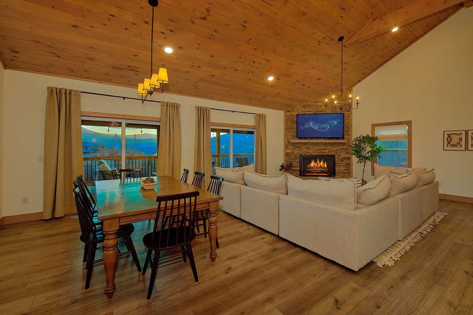 3 Bedroom 3 Bath Cabins Sleeps 6