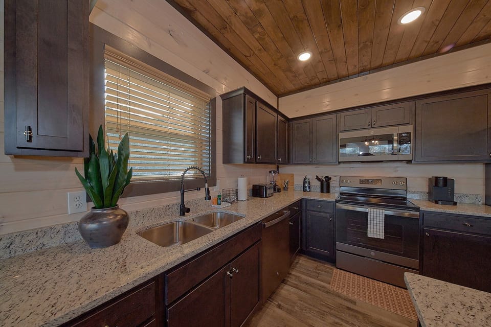 Fully furnished kitchen in luxury cabin rental
