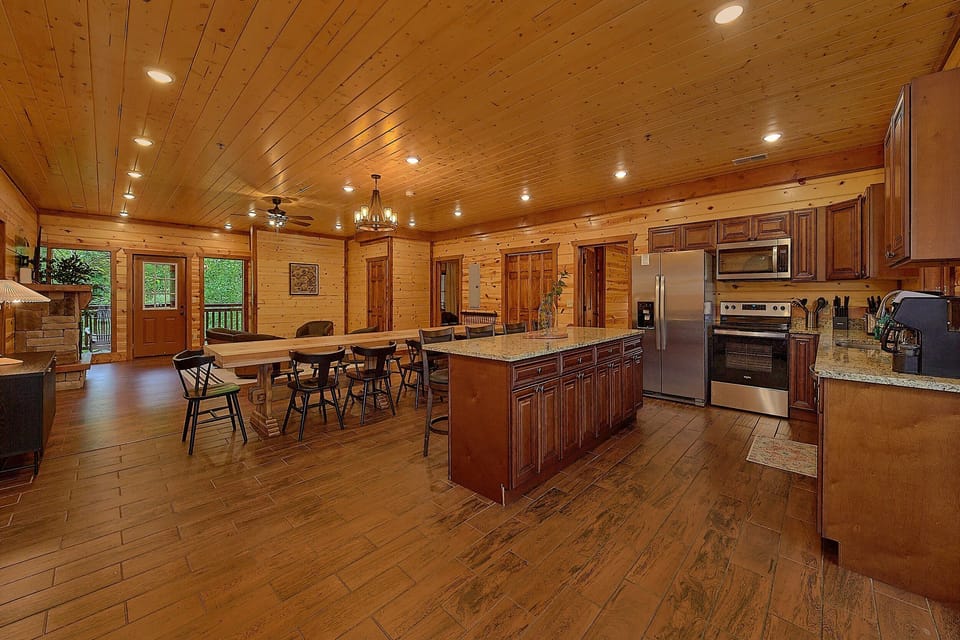 Smoky Mountain Cabin with Fully Stocked Kitchen