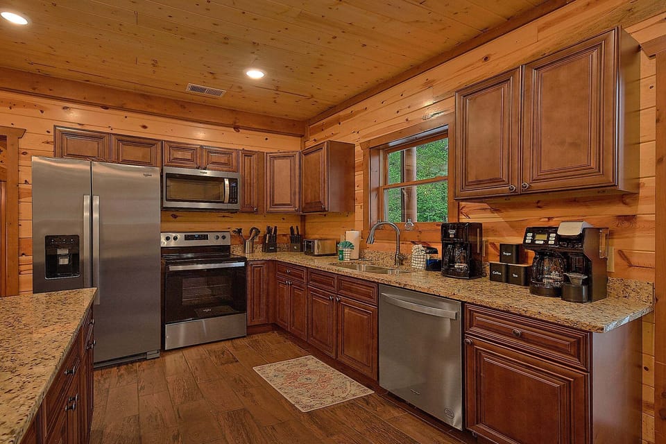 8 Bedroom Cabin with Fully Equipped Kitchen