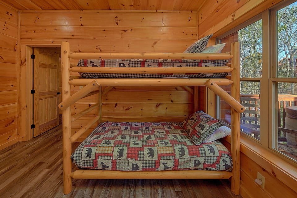 Game Room with Twin Bunk Beds Sleeps 8