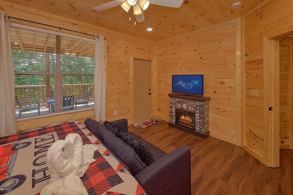 King Bedroom with Cable TV and WiFi
